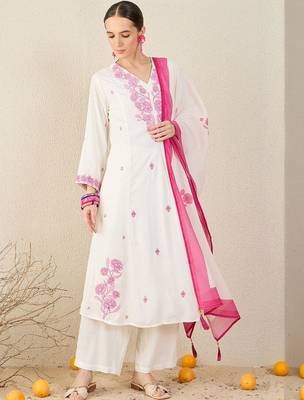 Floral Embroidered V-Neck Thread Work A-Line Kurta & Trousers With Dupatta 1