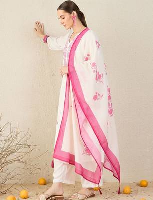 Floral Embroidered V-Neck Thread Work A-Line Kurta & Trousers With Dupatta 3