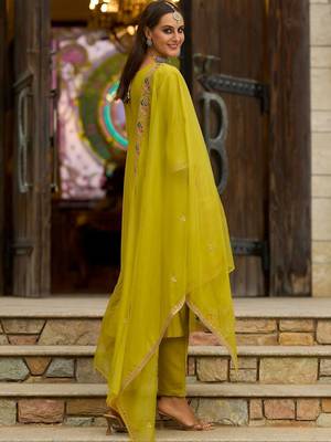 Women Ethnic Motifs Embroidered Thread Work Kurta with Trousers & With Dupatta 2