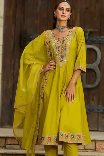 Women Ethnic Motifs Embroidered Thread Work Kurta with Trousers & With Dupatta