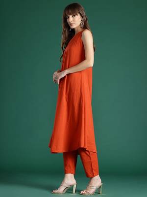 Women Floral Pleated Cotton Kurta with Trousers & With Dupatta 6