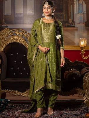 Embroidered Round Neck Straight Kurta With Trousers & Dupatta 1