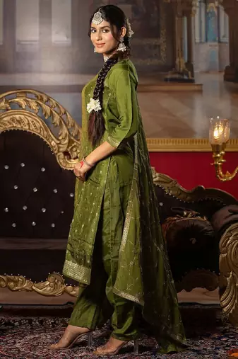 Embroidered Round Neck Straight Kurta With Trousers & Dupatta