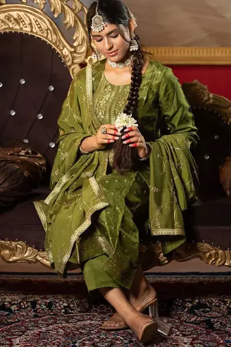 Embroidered Round Neck Straight Kurta With Trousers & Dupatta