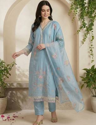 Women Floral Embroidered Thread Work Kurta with Trousers & With Dupatta 1
