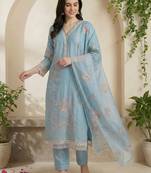 Women Floral Embroidered Thread Work Kurta with Trousers & With Dupatta