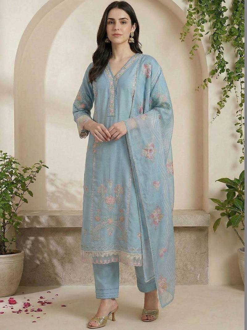 Women Floral Embroidered Thread Work Kurta with Trousers & With Dupatta