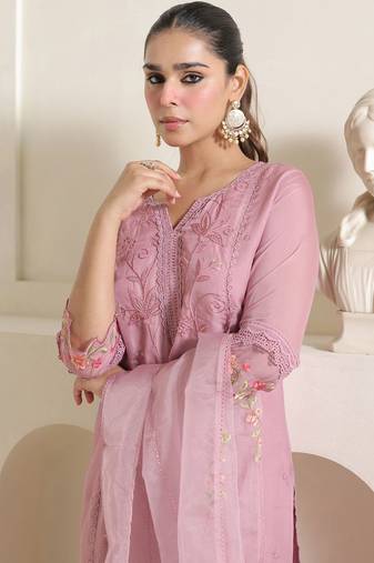 Women Floral Embroidered Kurta With Trousers & Dupatta Kurta Sets