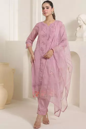 Women Floral Embroidered Kurta With Trousers & Dupatta Kurta Sets