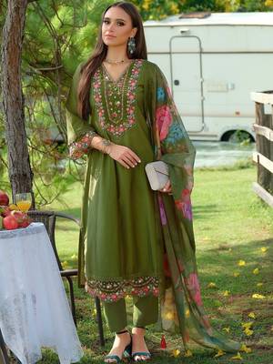 Women Floral Embroidered Kurta with Trousers & Dupatta 3