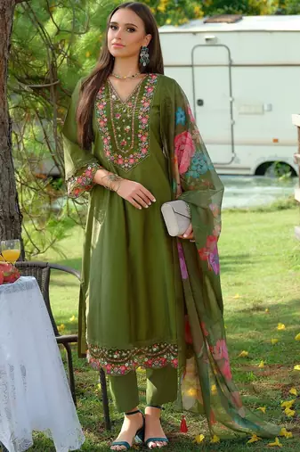 Women Floral Embroidered Kurta with Trousers & Dupatta