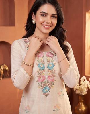Women Floral Printed Thread Work Linen Kurta with Trousers & With Dupatta 3
