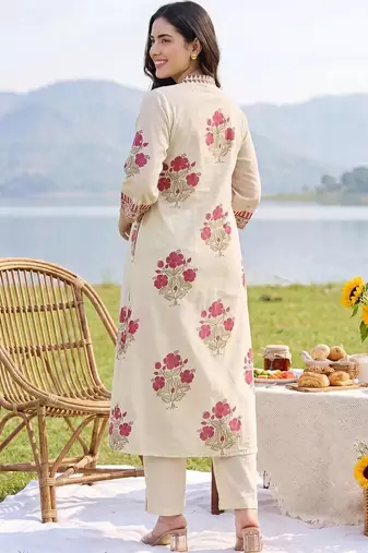 Women Floral Printed Cotton Kurta with Trousers