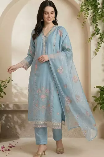 Women Floral Embroidered Thread Work Kurta with Trousers & With Dupatta