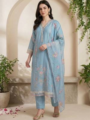 Women Floral Embroidered Thread Work Kurta with Trousers & With Dupatta 5