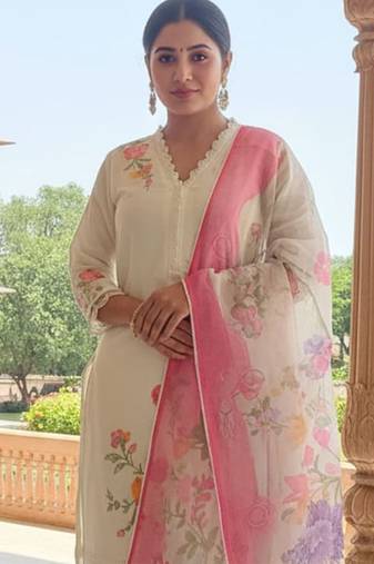 Women Floral Printed Kurta with Trousers & Dupatta