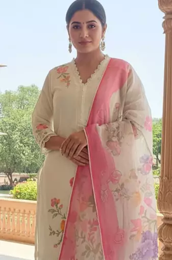 Women Floral Printed Kurta with Trousers & Dupatta
