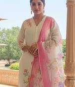 Women Floral Printed Kurta with Trousers & Dupatta