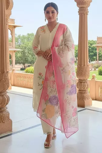Women Floral Printed Kurta with Trousers & Dupatta
