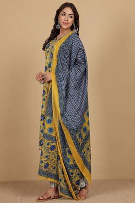Floral printed cotton v neck kurta trouser & dupatta set 2