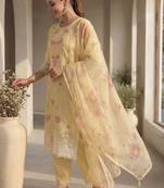 Women Floral Embroidered Thread Work Kurta with Trousers & With Dupatta