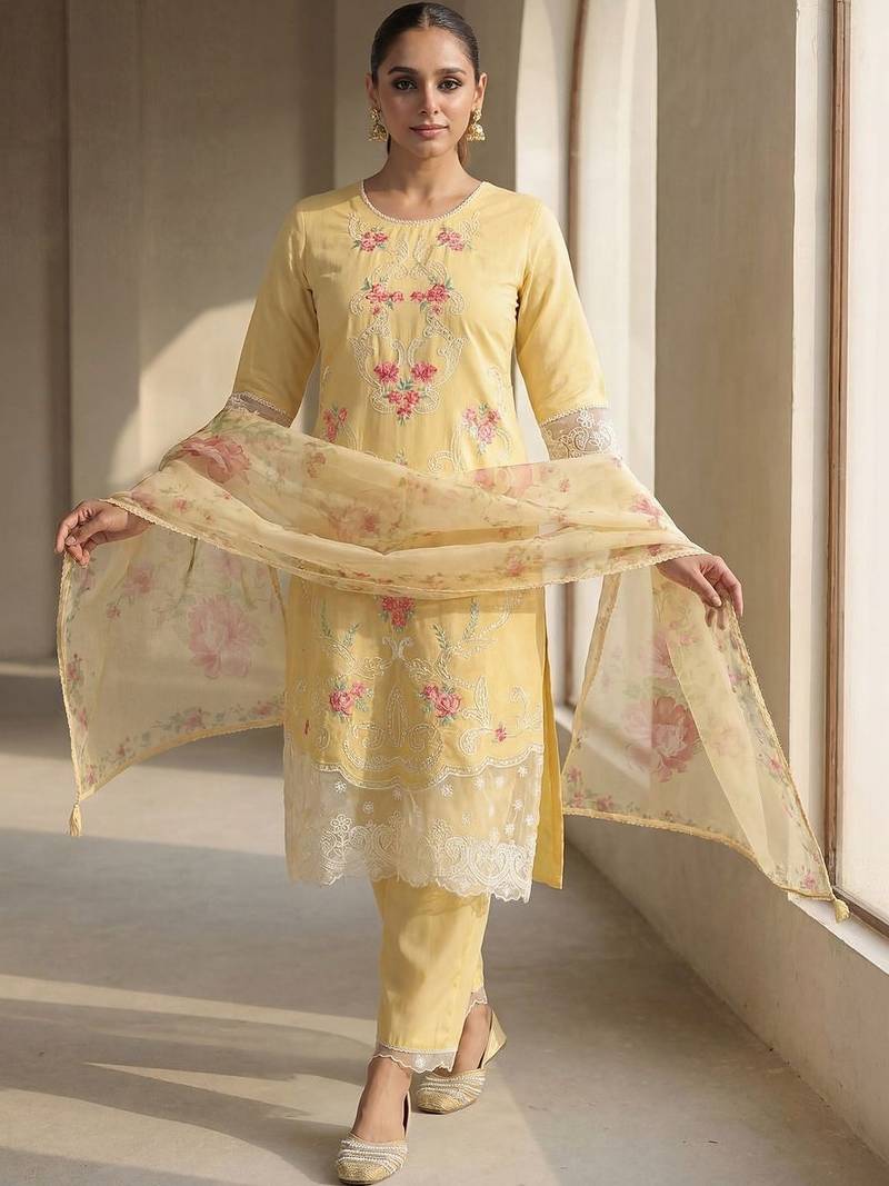 Women Floral Embroidered Thread Work Kurta with Trousers & With Dupatta