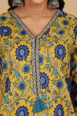 Floral printed cotton v neck kurta trouser & dupatta set 4