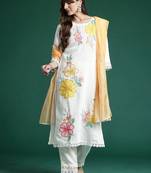 Women Floral Embroidered Thread Work Kurta with Trousers & With Dupatta