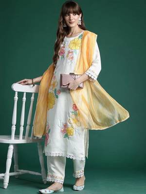 Women Floral Embroidered Thread Work Kurta with Trousers & With Dupatta 3