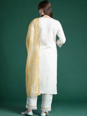 Women Floral Embroidered Thread Work Kurta with Trousers & With Dupatta 4