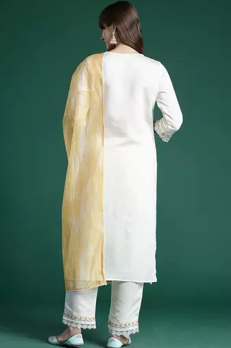 Women Floral Embroidered Thread Work Kurta with Trousers & With Dupatta
