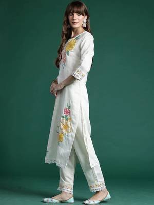 Women Floral Embroidered Thread Work Kurta with Trousers & With Dupatta 5