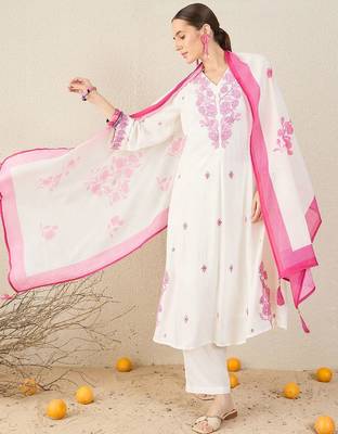 Women Floral Embroidered Thread Work Kurta with Trousers & With Dupatta 1