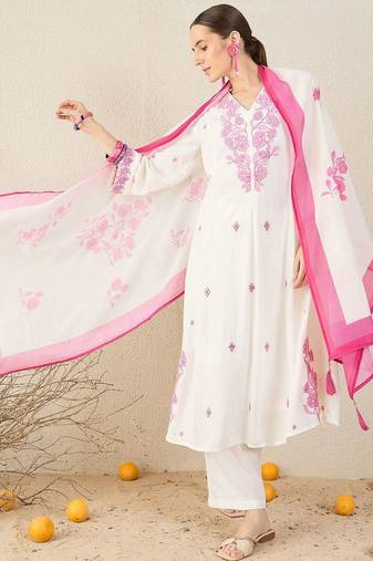 Women Floral Embroidered Thread Work Kurta with Trousers & With Dupatta