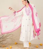 Women Floral Embroidered Thread Work Kurta with Trousers & With Dupatta