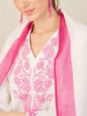 Women Floral Embroidered Thread Work Kurta with Trousers & With Dupatta 2