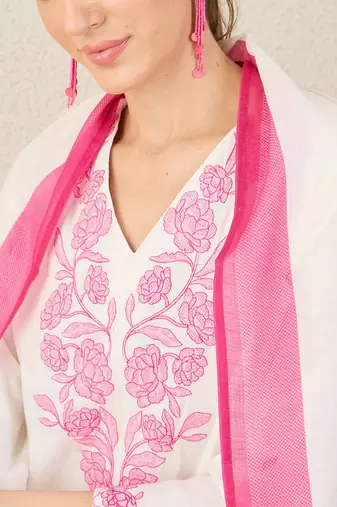 Women Floral Embroidered Thread Work Kurta with Trousers & With Dupatta