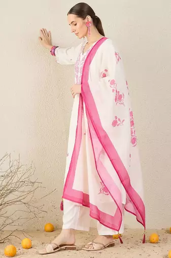 Women Floral Embroidered Thread Work Kurta with Trousers & With Dupatta