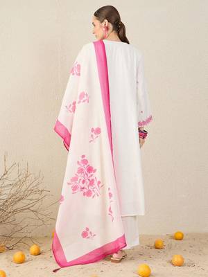 Women Floral Embroidered Thread Work Kurta with Trousers & With Dupatta 4