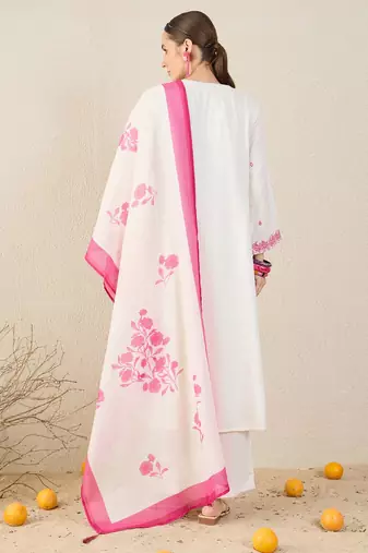 Women Floral Embroidered Thread Work Kurta with Trousers & With Dupatta