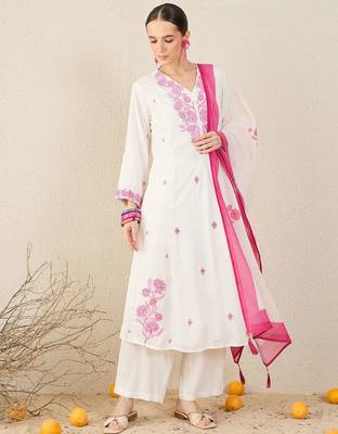 Women Floral Embroidered Thread Work Kurta with Trousers & With Dupatta 5