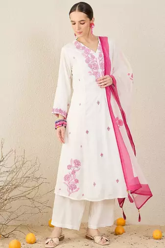 Women Floral Embroidered Thread Work Kurta with Trousers & With Dupatta