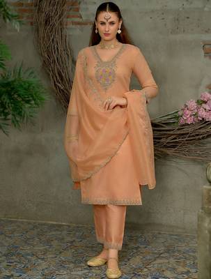 Women Floral Embroidered Sequinned Kurta With Trousers & Dupatta 4