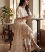 Women Floral Embroidered Thread Work Kurta with Trousers & With Dupatta
