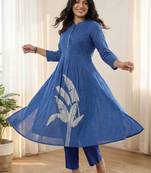 Women Floral Printed Panelled Cotton Kurta with Trousers