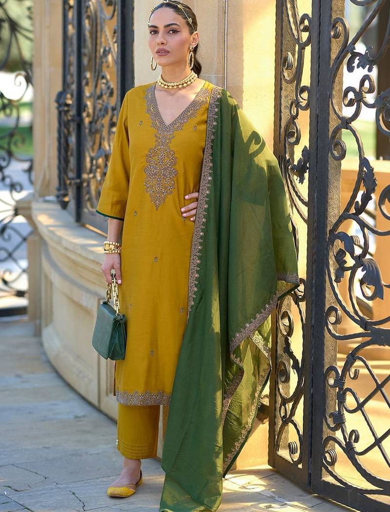Women Ethnic Motifs Embroidered Thread Work Kurta with Trousers & With Dupatta