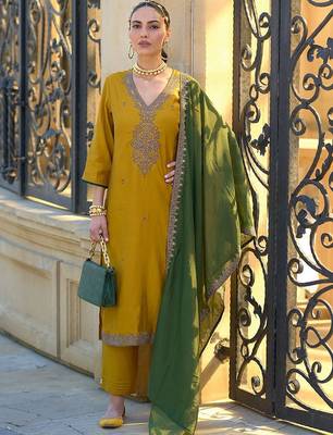 Women Ethnic Motifs Embroidered Thread Work Kurta with Trousers & With Dupatta 2