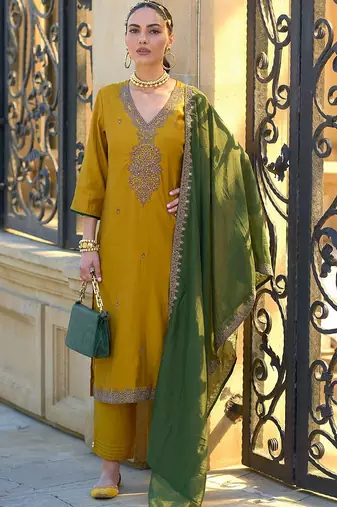 Women Ethnic Motifs Embroidered Thread Work Kurta with Trousers & With Dupatta