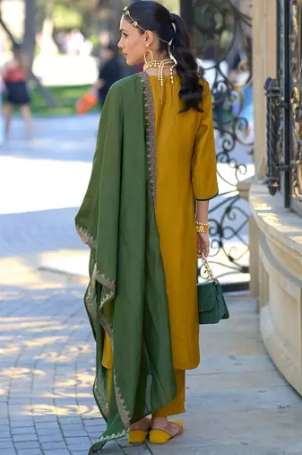 Women Ethnic Motifs Embroidered Thread Work Kurta with Trousers & With Dupatta