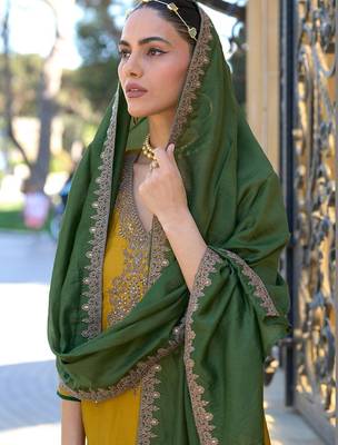 Women Ethnic Motifs Embroidered Thread Work Kurta with Trousers & With Dupatta 4